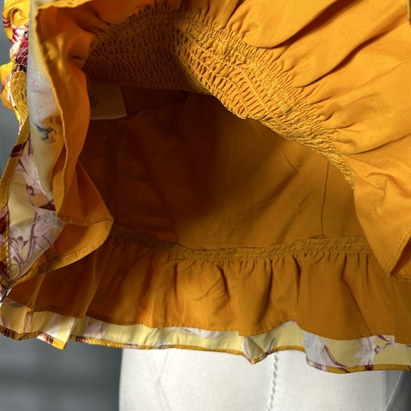 Express Floral Satin Twist Front Peplum Tube Top sz M - Picture 10 of 11